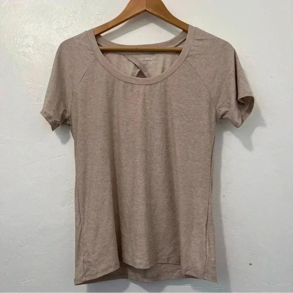 Beyond Yoga Top Lightweight Spacedye Tee Cut Out Back‎ Heathered beige S - Picture 1 of 10